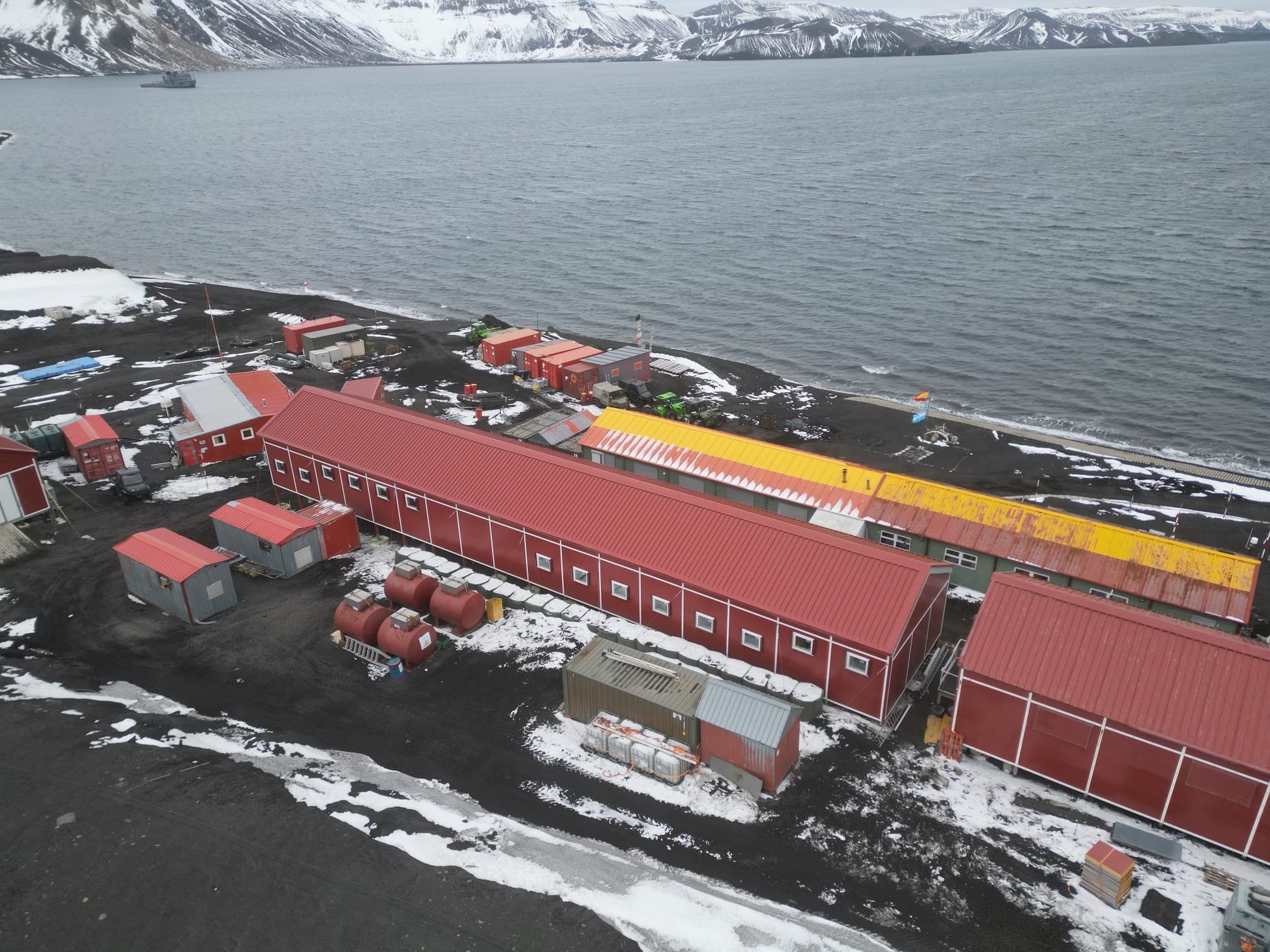 Industrialized aluminum buildings developed by Gaptek at Gabriel de Castilla Antarctic Base